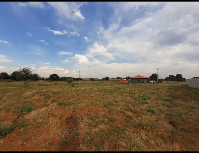994M² VACANT LAND FOR SALE IN KOOKRUS
